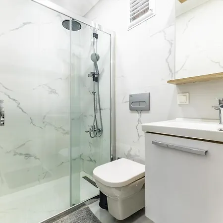 Daire Flat Near Marina And Marmaray In Bagdat Avenue *